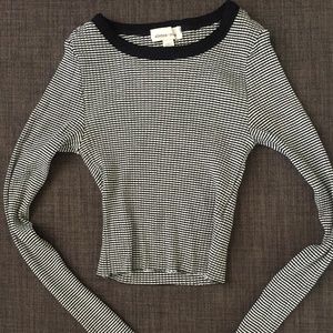 Stretchy striped long-sleeved midriff top